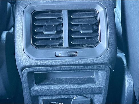 Used 2019 Volkswagen Tiguan SE image 25