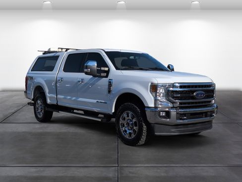 Used 2022 Ford F250 Lariat w/ Chrome Package image 2