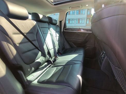 Used 2017 Volkswagen Touareg Executive AWD/4WD image 25