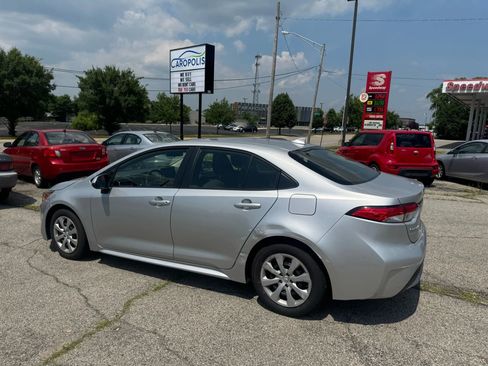 Used 2020 Toyota Corolla LE image 6