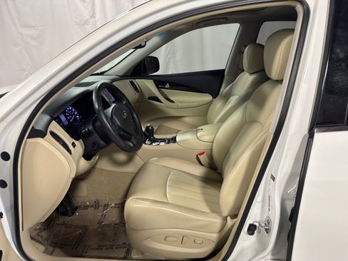 Used 2017 INFINITI QX50 2WD w/ Deluxe Touring Package image 3
