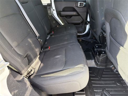 Used 2019 Jeep Wrangler Unlimited Sahara AWD/4WD image 14