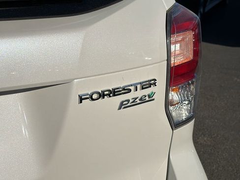 Used 2017 Subaru Forester 2.5i Premium image 11