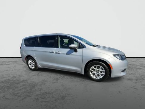 Used 2023 Chrysler Voyager LX FWD image 2