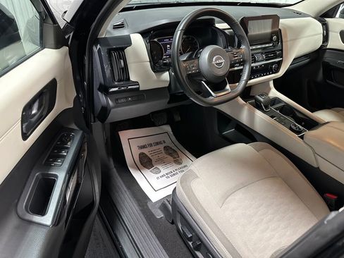 Used 2023 Nissan Pathfinder SV image 6