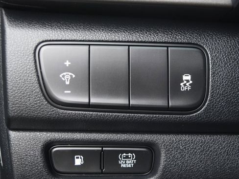 Used 2017 Kia Niro LX image 23