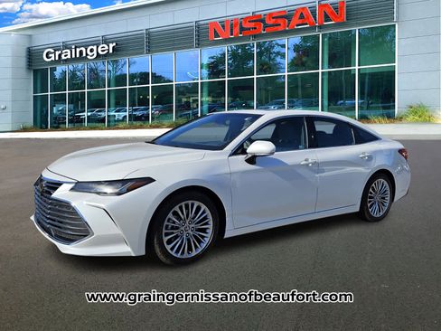 Used 2020 Toyota Avalon Limited image 2