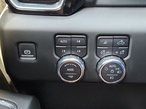 Used 2024 GMC Sierra 1500 Denali w/ Technology Package AWD/4WD image 21