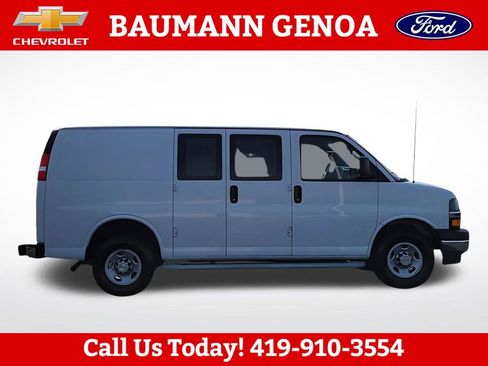 Used 2024 Chevrolet Express 2500 w/ Driver Convenience Package RWD image 4