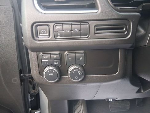 Used 2023 Chevrolet Suburban LT image 27