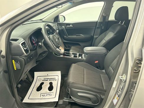 Used 2020 Kia Sportage LX image 9