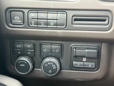 Used 2024 Chevrolet Tahoe Z71 w/ Luxury Package AWD/4WD image 22