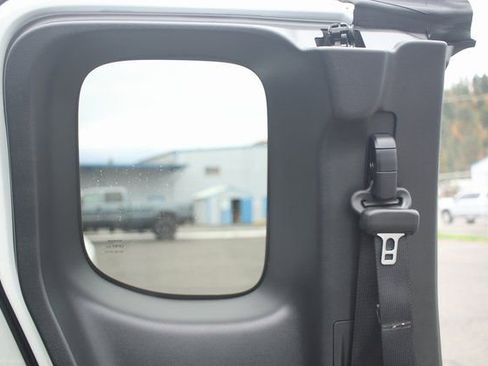 Used 2024 Nissan Frontier S w/ S Utility Package image 12