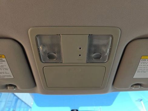 Used 2008 Nissan Versa SL w/ Convenience Pkg image 19