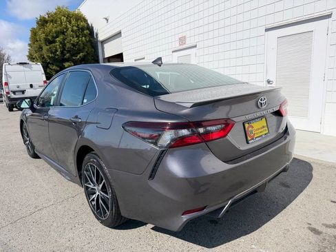 Used 2023 Toyota Camry SE FWD image 4
