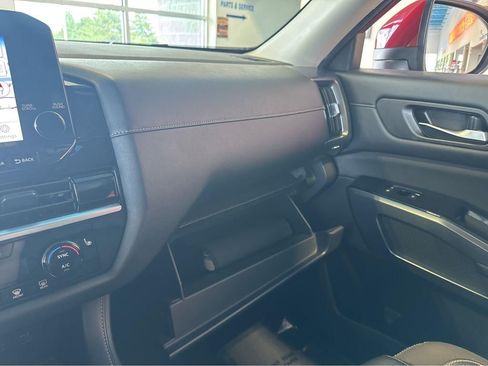 Used 2023 Nissan Pathfinder SL AWD/4WD image 23