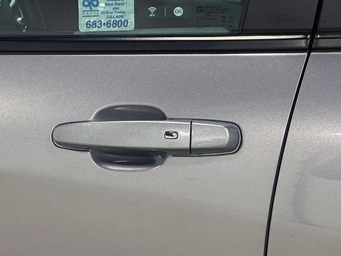 Used 2023 Chevrolet Equinox LS AWD/4WD image 18