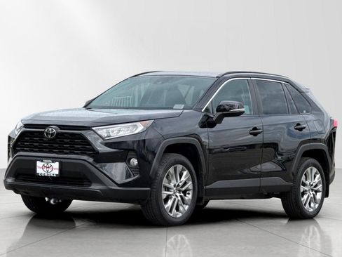 Used 2021 Toyota RAV4 XLE Premium image 7
