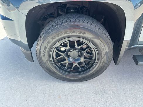 Used 2019 Chevrolet Colorado Z71 AWD/4WD image 12