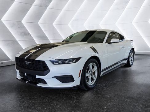 Used 2024 Ford Mustang Coupe RWD image 3