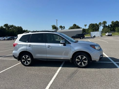 Used 2017 Subaru Forester 2.5i Limited AWD/4WD image 3