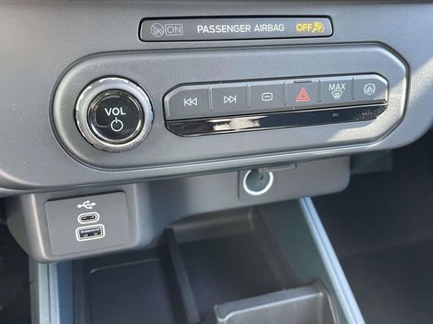 New 2025 Ford Maverick XL FWD image 8