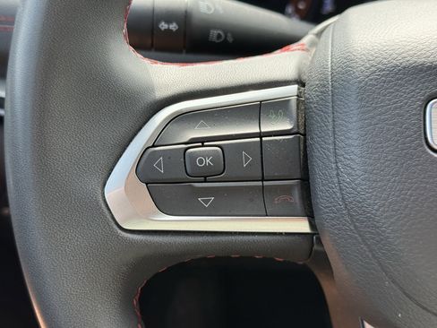 Used 2025 Jeep Compass Trailhawk AWD/4WD image 17