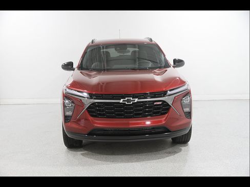 Certified 2025 Chevrolet Trax RS w/ Driver Confidence Package FWD image 2