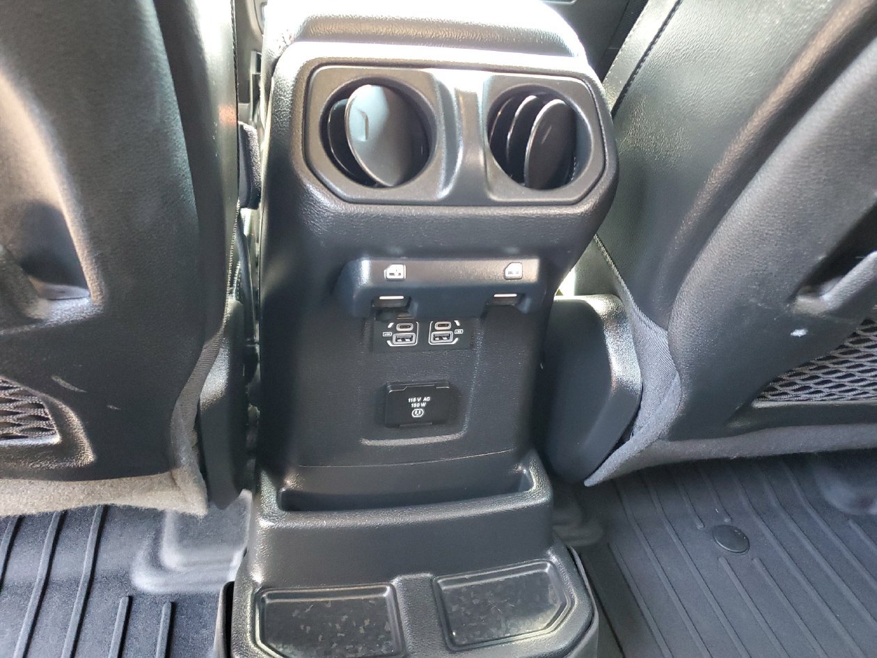 Used 2022 Jeep Wrangler Unlimited Rubicon w/ Steel Bumper Group AWD/4WD image 16