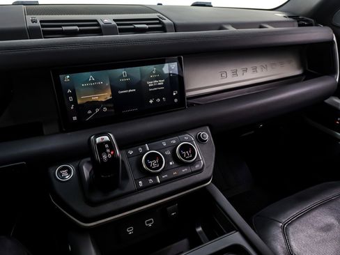 Used 2023 Land Rover Defender 110 SE image 20