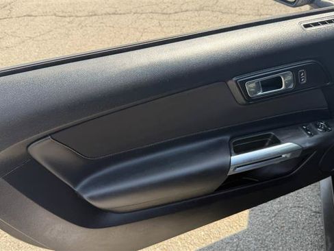 Used 2018 Ford Mustang GT RWD image 15