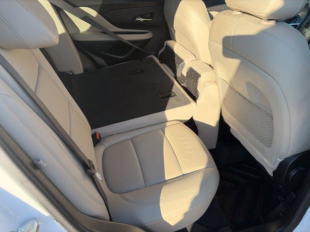 Used 2018 Buick Encore Essence w/ Experience Buick Package FWD image 10
