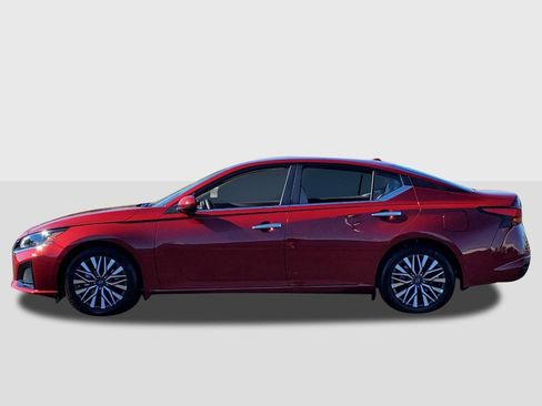 New 2026 Nissan Altima 2.5 SV FWD image 2