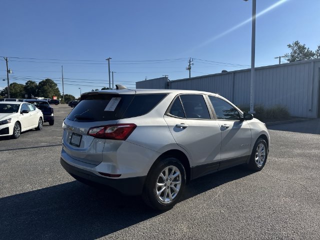 Used 2020 Chevrolet Equinox LS w/ LS Convenience Package FWD image 5