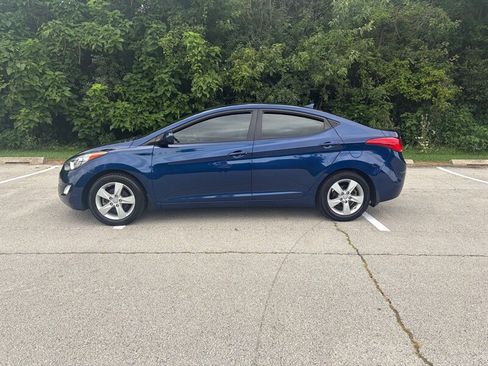 Used 2013 Hyundai Elantra GLS w/ Preferred Pkg FWD image 2