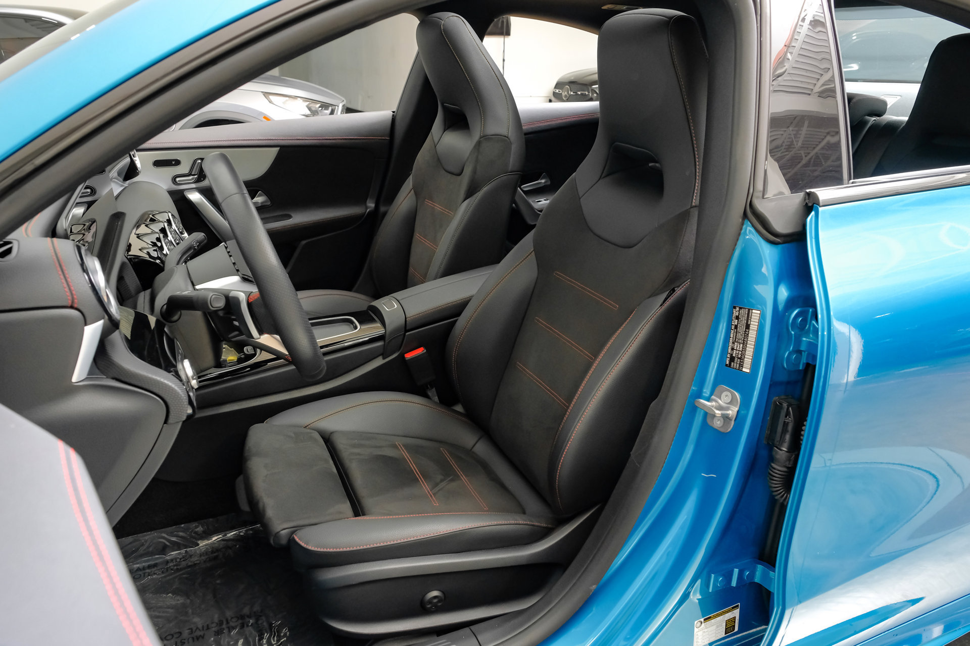 Used 2025 Mercedes-Benz CLA 250 w/ AMG Night Package image 32