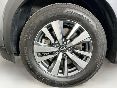 Used 2024 Nissan Pathfinder SL w/ Black Appearance Package AWD/4WD image 11