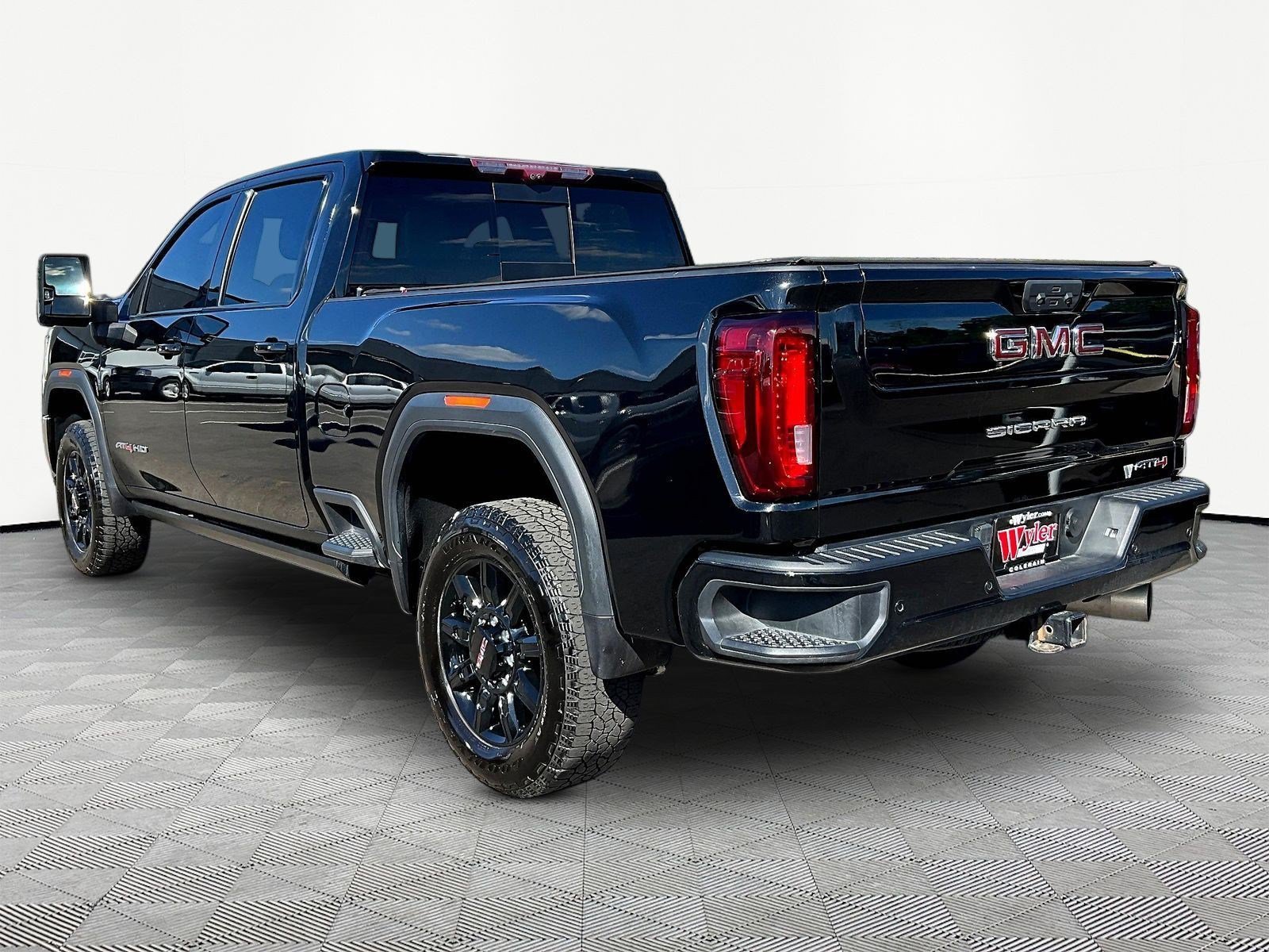 Used 2021 GMC Sierra 3500 AT4 w/ AT4 Premium Plus Package AWD/4WD image 4