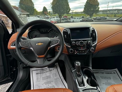 Used 2017 Chevrolet Cruze Premier FWD image 13