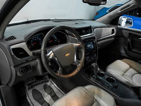 Used 2017 Chevrolet Traverse Premier FWD image 3