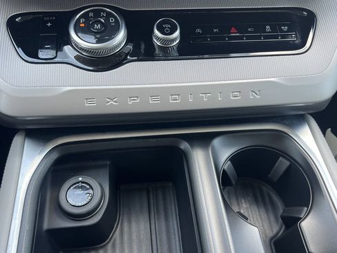 New 2026 Ford Expedition Active RWD image 7