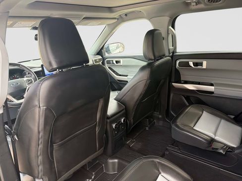 Used 2023 Ford Explorer XLT w/ Equipment Group 202A AWD/4WD image 15