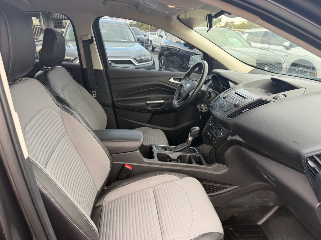 Used 2018 Ford Escape SE w/ SE Sport Appearance Package AWD/4WD image 17