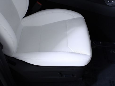 Used 2026 Tesla Model Y 2WD image 18