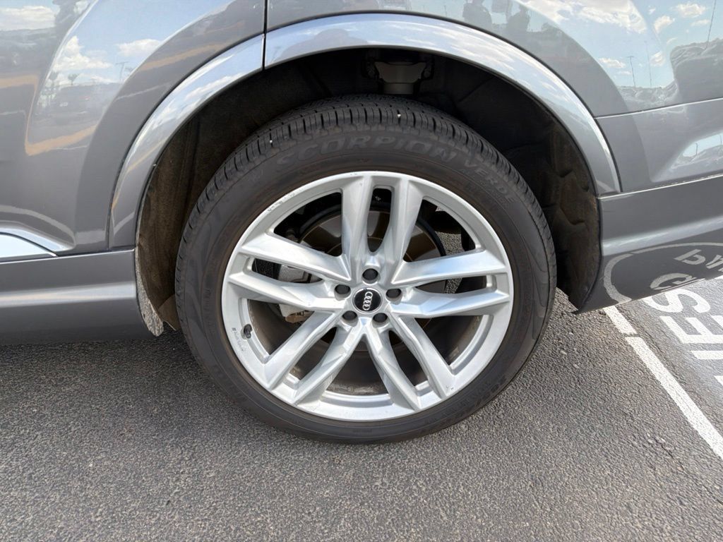 Used 2018 Audi Q7 3.0T Prestige w/ Prestige Package AWD/4WD image 11