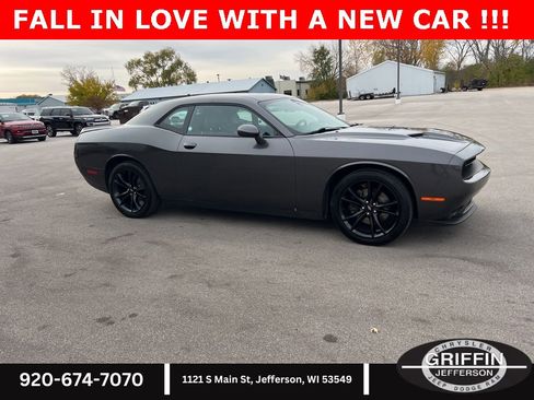 Used 2018 Dodge Challenger SXT Plus image 8