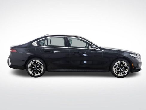 Used 2026 BMW 530i xDrive w/ Premium Package AWD/4WD image 7