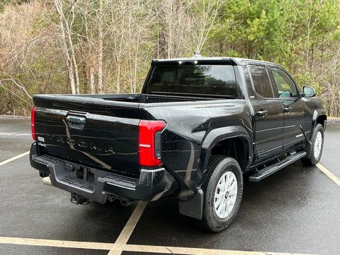 Used 2025 Toyota Tacoma SR5 image 5