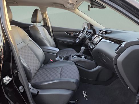 Used 2022 Nissan Rogue Sport SV w/ Technology Package image 11