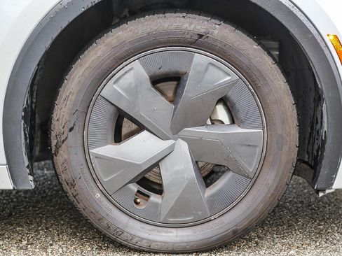 Used 2024 Toyota Prius LE image 9